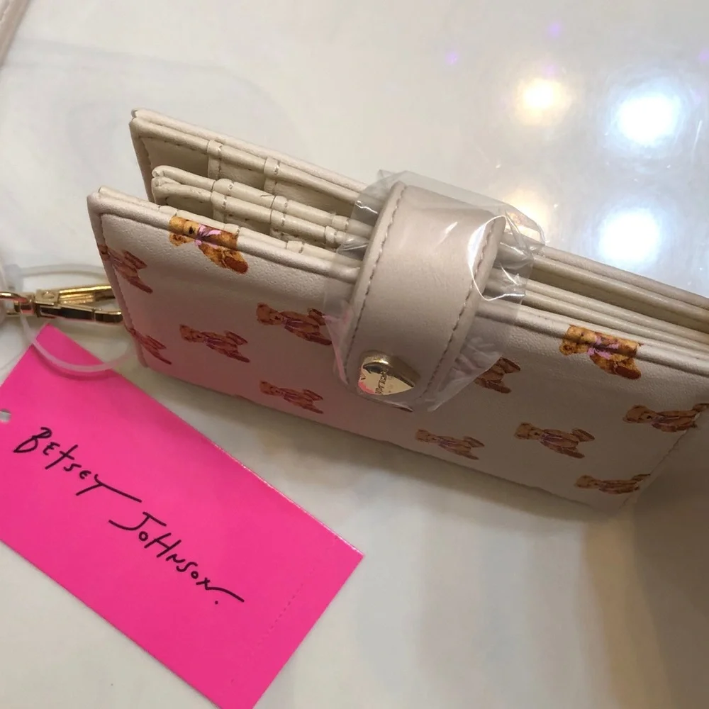 Betsey Johnson neutral cream